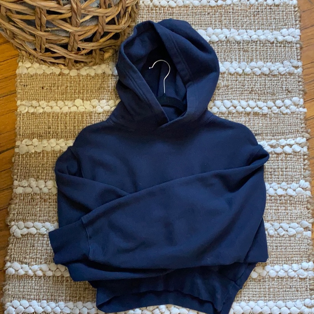 Aritzia navy cropped boyfriend hoodie